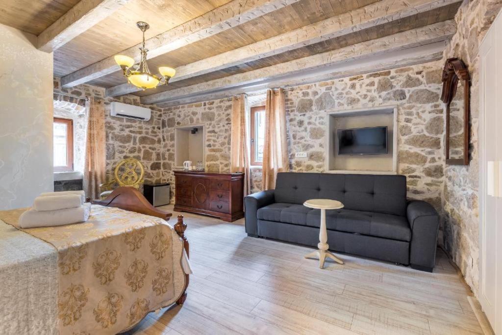 Historic Plaza Varos Split (Adults Only) Экстерьер фото