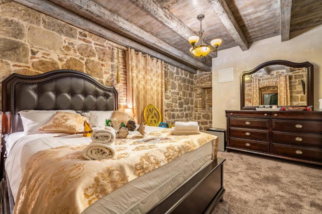 Historic Plaza Varos Split (Adults Only) Экстерьер фото